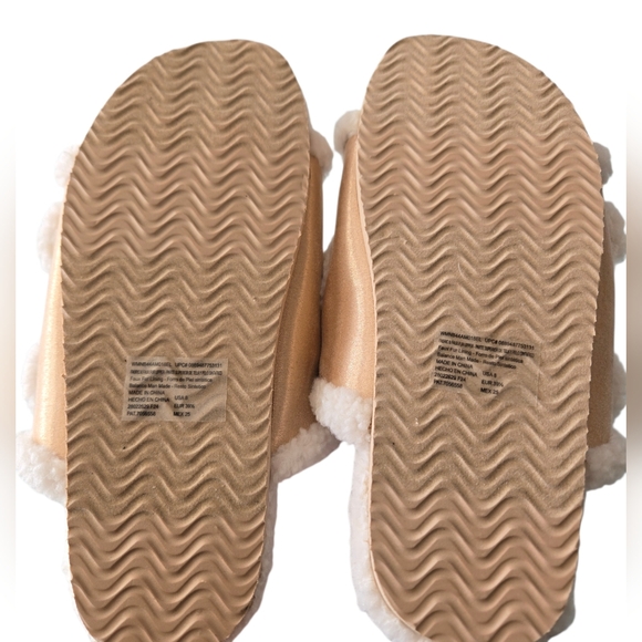 No Boundaries Fuzzy Sandals with Buckles - Picture 5 of 5